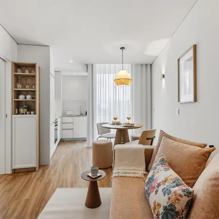 Palette | 1br With Balconies, Ac & Parking *