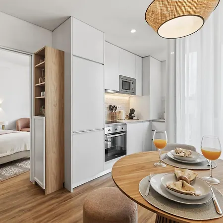 Palette | 1br With Balconies, Ac & Parking *
