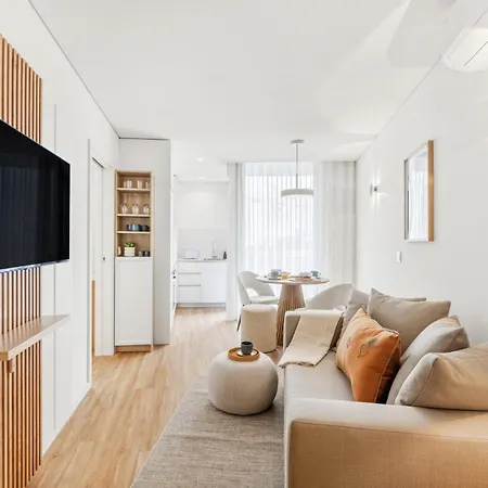 Palette | 1br With Balconies, Ac & Parking *