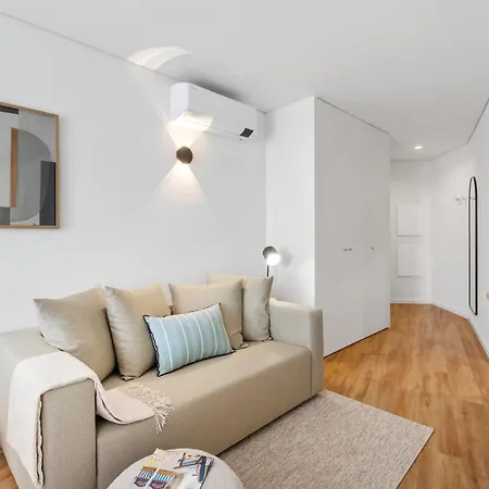 Palette | 1br With Balconies, Ac & Parking