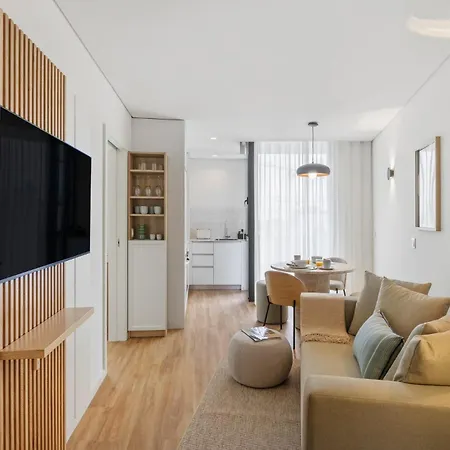 Apartment Palette | 1br With Balconies, Ac & Parking *